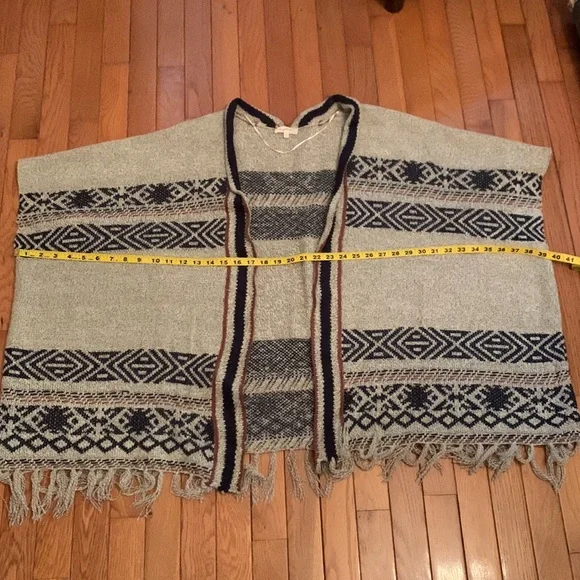 Mystree Sweater Wrap (Tan & Blue) - Picture 7 of 9